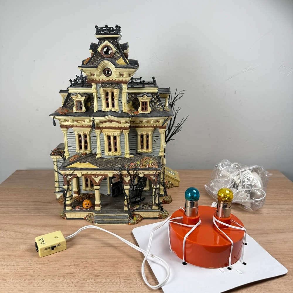 Department 56 Halloween Village Grimsly Manor 56.55004 NO LIGHTS/SOUNDS READ